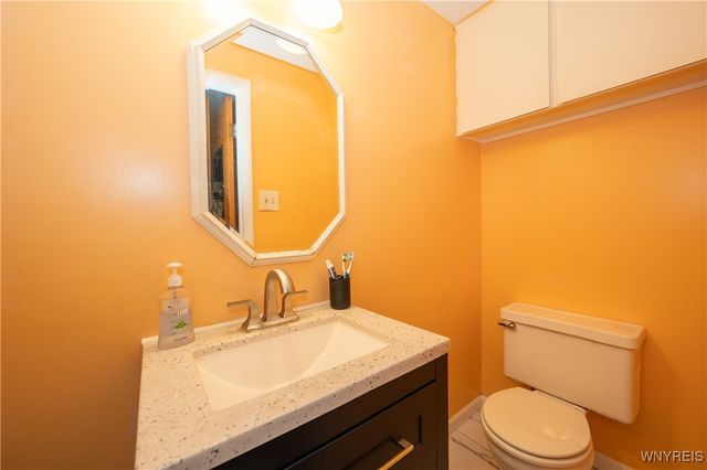 75 Fairoaks Lane, Cheektowaga, NY 14227