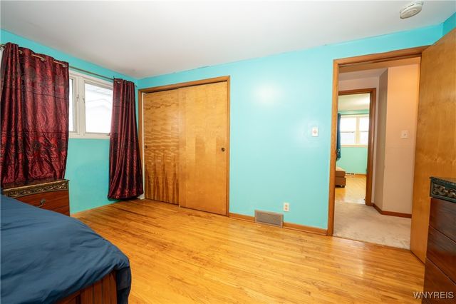 75 Fairoaks Lane, Cheektowaga, NY 14227