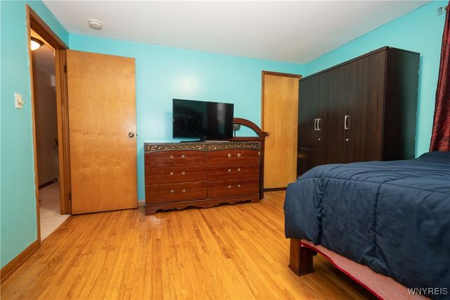 75 Fairoaks Lane, Cheektowaga, NY 14227