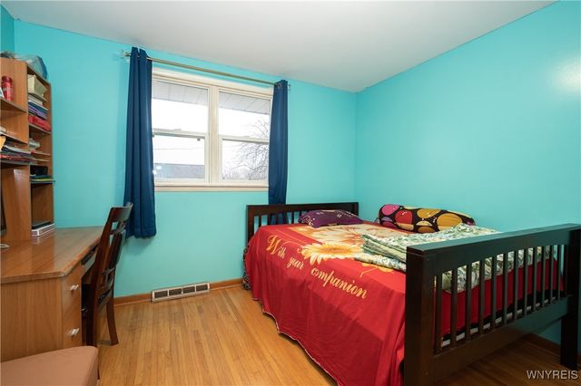 75 Fairoaks Lane, Cheektowaga, NY 14227