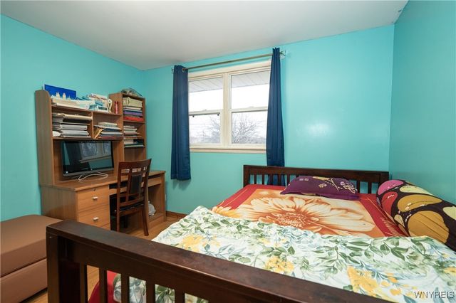 75 Fairoaks Lane, Cheektowaga, NY 14227