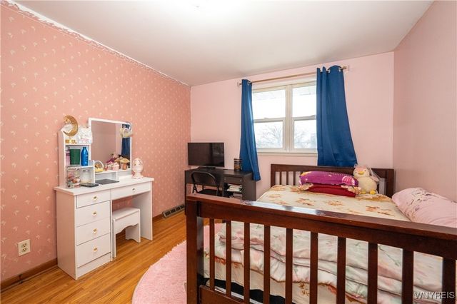 75 Fairoaks Lane, Cheektowaga, NY 14227