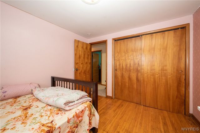 75 Fairoaks Lane, Cheektowaga, NY 14227