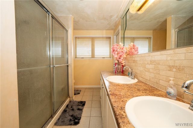 75 Fairoaks Lane, Cheektowaga, NY 14227