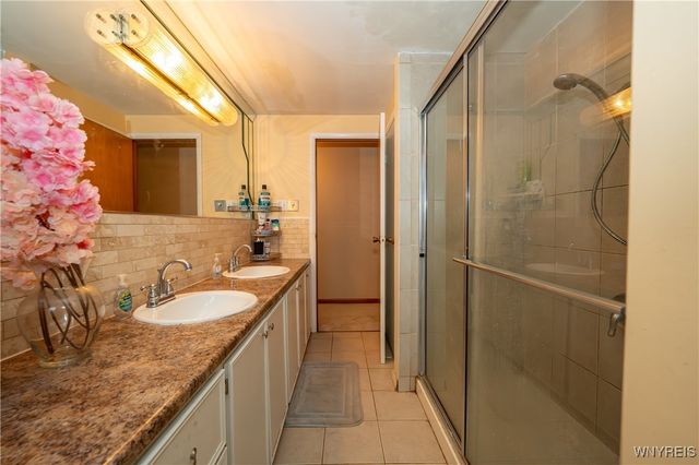 75 Fairoaks Lane, Cheektowaga, NY 14227