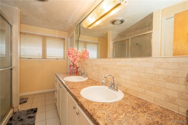 75 Fairoaks Lane, Cheektowaga, NY 14227