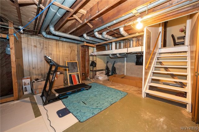 75 Fairoaks Lane, Cheektowaga, NY 14227