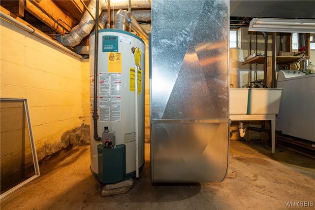 75 Fairoaks Lane, Cheektowaga, NY 14227