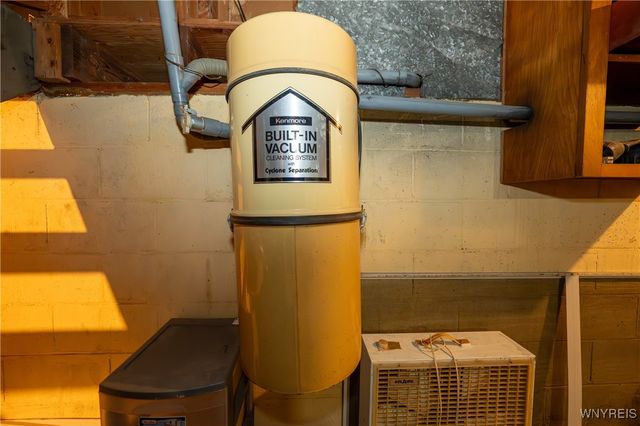 75 Fairoaks Lane, Cheektowaga, NY 14227