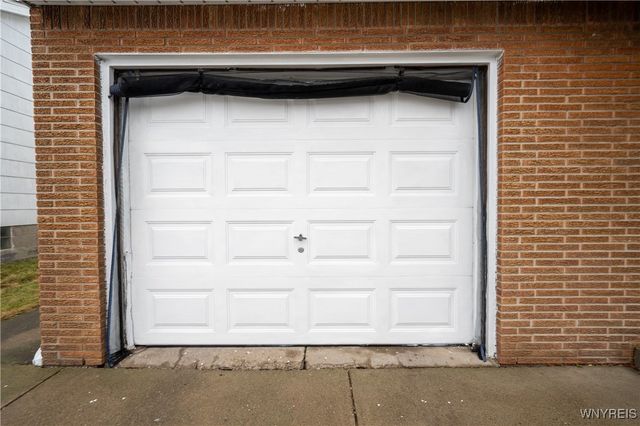 75 Fairoaks Lane, Cheektowaga, NY 14227