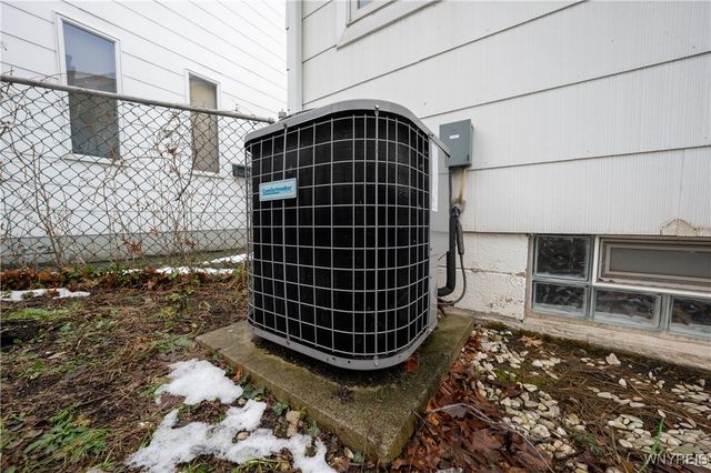 75 Fairoaks Lane, Cheektowaga, NY 14227