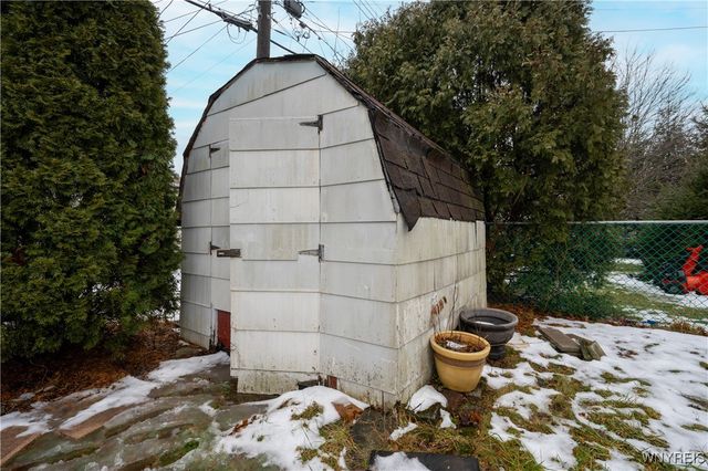 75 Fairoaks Lane, Cheektowaga, NY 14227