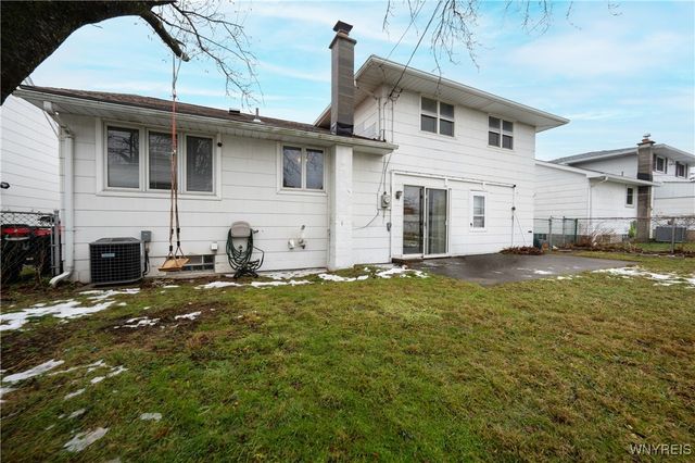 75 Fairoaks Lane, Cheektowaga, NY 14227