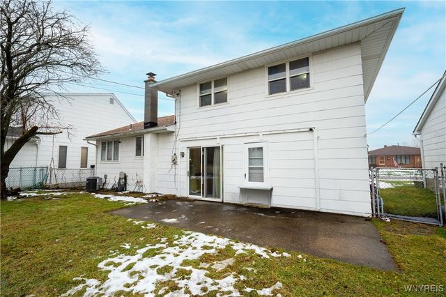 75 Fairoaks Lane, Cheektowaga, NY 14227