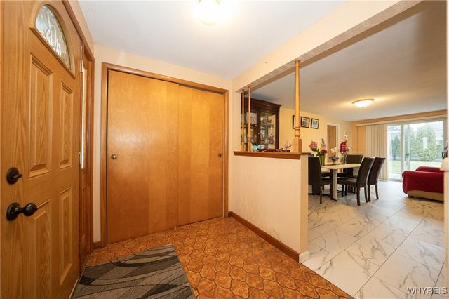 75 Fairoaks Lane, Cheektowaga, NY 14227