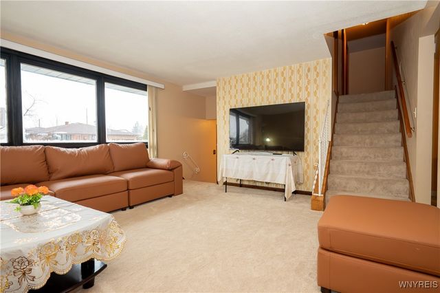 75 Fairoaks Lane, Cheektowaga, NY 14227