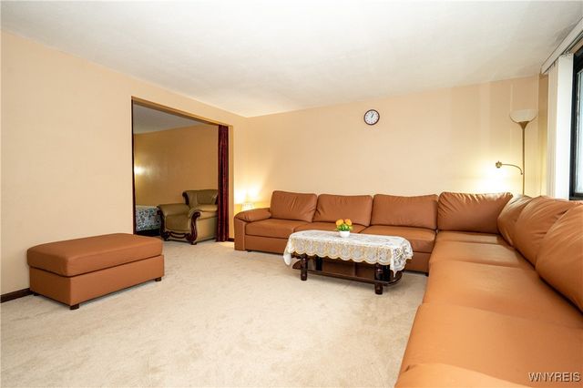 75 Fairoaks Lane, Cheektowaga, NY 14227