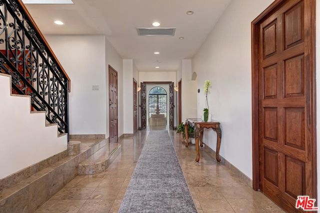 10827 Pacific View Drive, Malibu, CA 90265