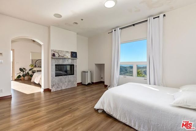 10827 Pacific View Drive, Malibu, CA 90265