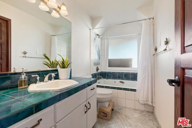 10827 Pacific View Drive, Malibu, CA 90265