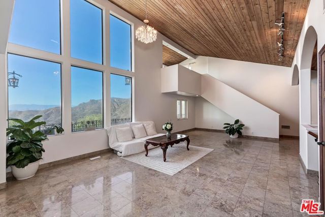 10827 Pacific View Drive, Malibu, CA 90265