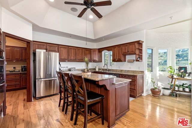 10827 Pacific View Drive, Malibu, CA 90265