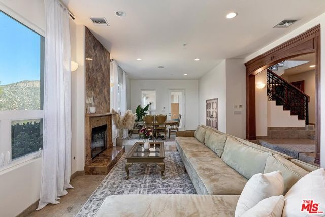 10827 Pacific View Drive, Malibu, CA 90265