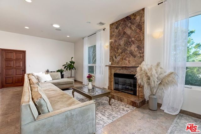 10827 Pacific View Drive, Malibu, CA 90265