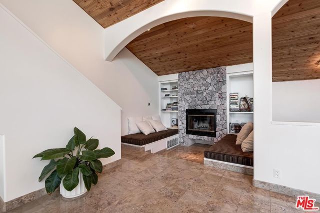 10827 Pacific View Drive, Malibu, CA 90265