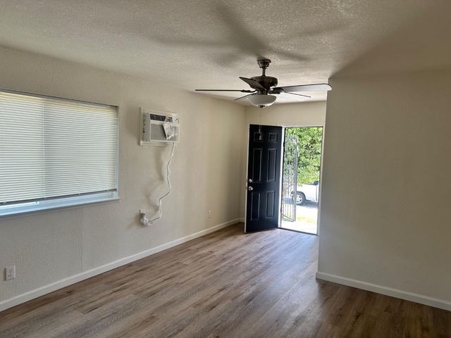 643 N Pilgrim St, Stockton, CA 95205