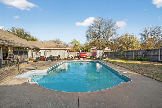 4120 Holbrook Drive, Paris, TX 75462