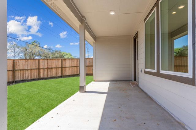 1515 Splashing Wave, Iowa Colony, TX 77583