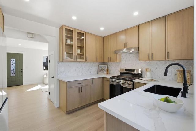 483 Heathcliff Drive, Pacifica, CA 94044