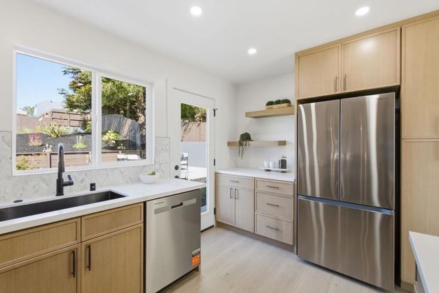 483 Heathcliff Drive, Pacifica, CA 94044