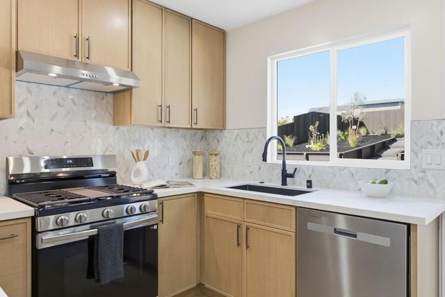 483 Heathcliff Drive, Pacifica, CA 94044