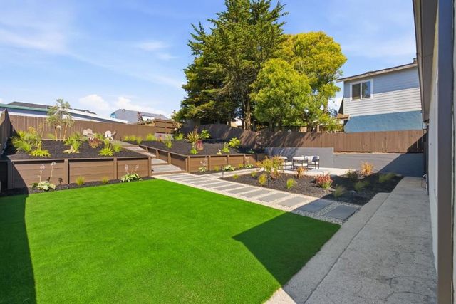 483 Heathcliff Drive, Pacifica, CA 94044