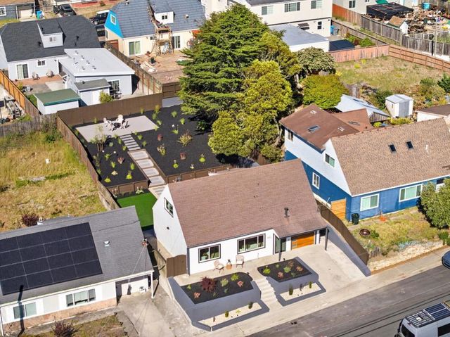483 Heathcliff Drive, Pacifica, CA 94044