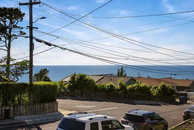 483 Heathcliff Drive, Pacifica, CA 94044