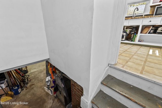 408 Marquette Dr, Louisville, KY 40222