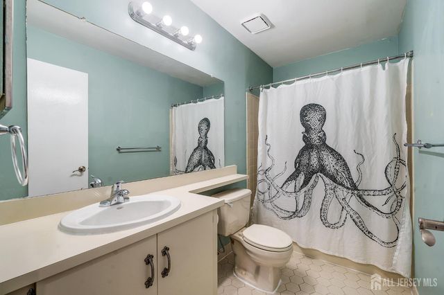 407 Lancaster Court, Piscataway, NJ 08854