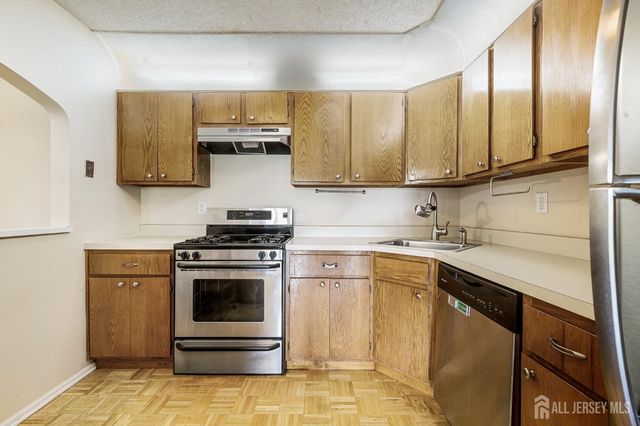 407 Lancaster Court, Piscataway, NJ 08854