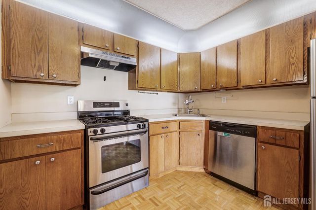 407 Lancaster Court, Piscataway, NJ 08854