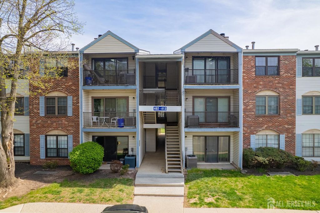 407 Lancaster Court, Piscataway, NJ 08854