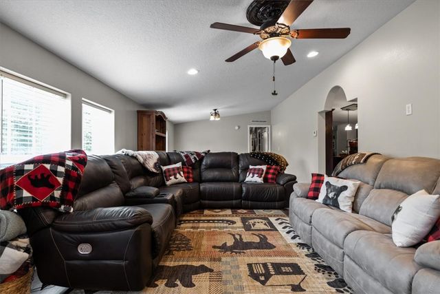16123 Fruitwood Road, Gravette, AR 72736