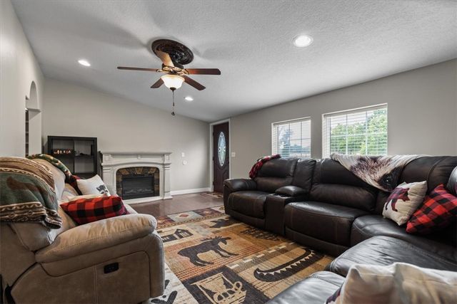 16123 Fruitwood Road, Gravette, AR 72736