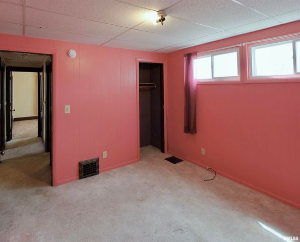 1800 42ND Street, Rock Island, IL 61201