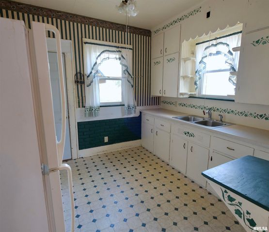 1800 42ND Street, Rock Island, IL 61201