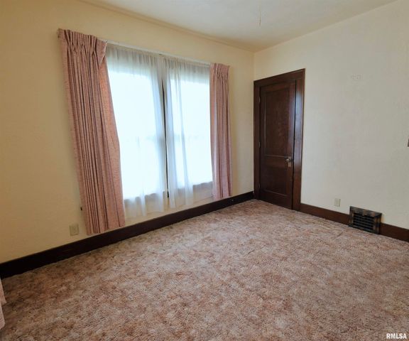 1800 42ND Street, Rock Island, IL 61201