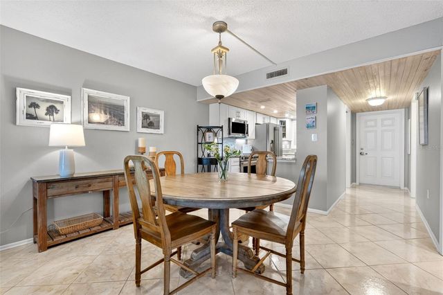 633 ALHAMBRA ROAD 205, Venice, FL 34285