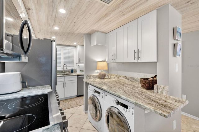 633 ALHAMBRA ROAD 205, Venice, FL 34285